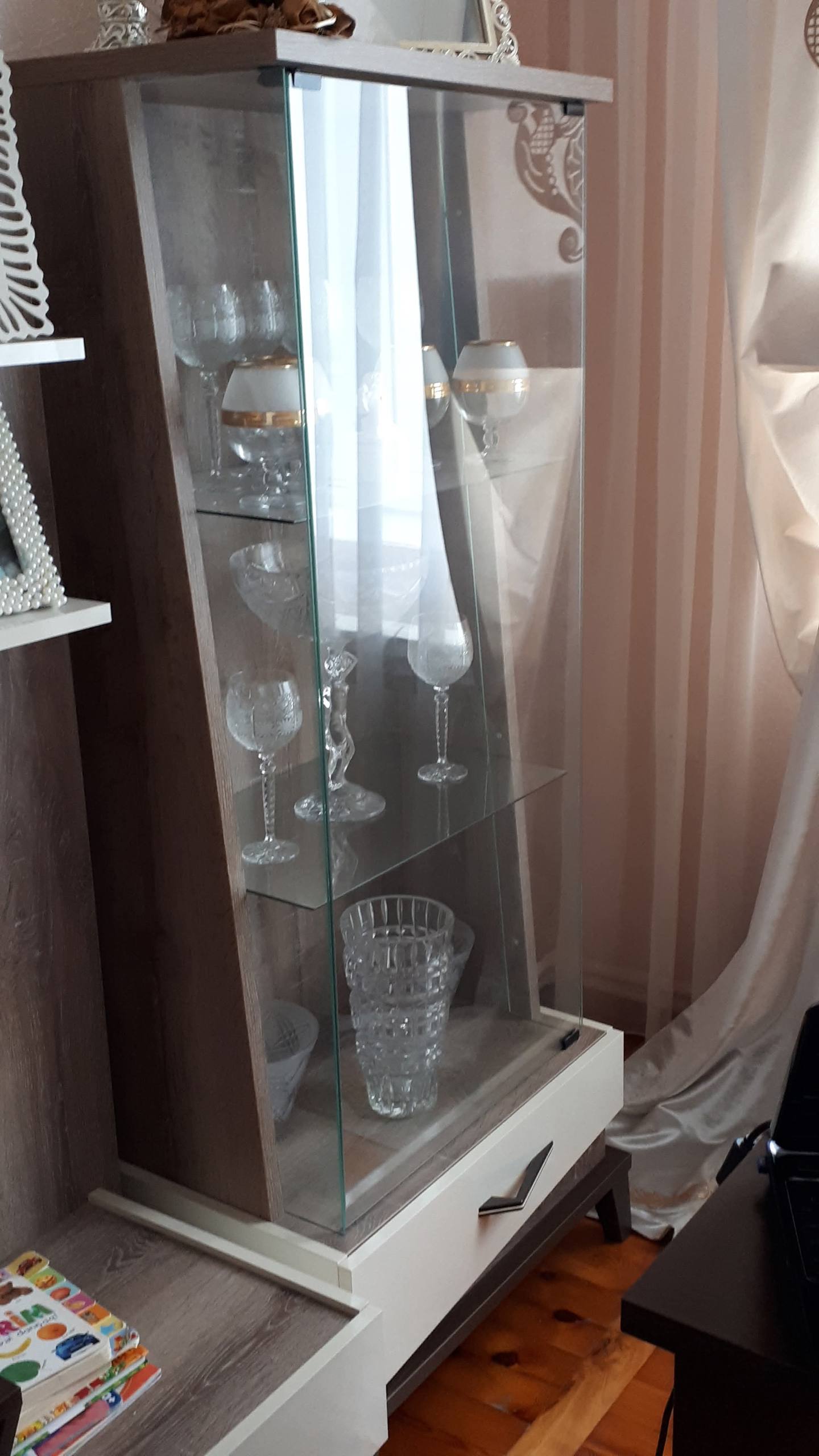 Qonaq otağı mebeli